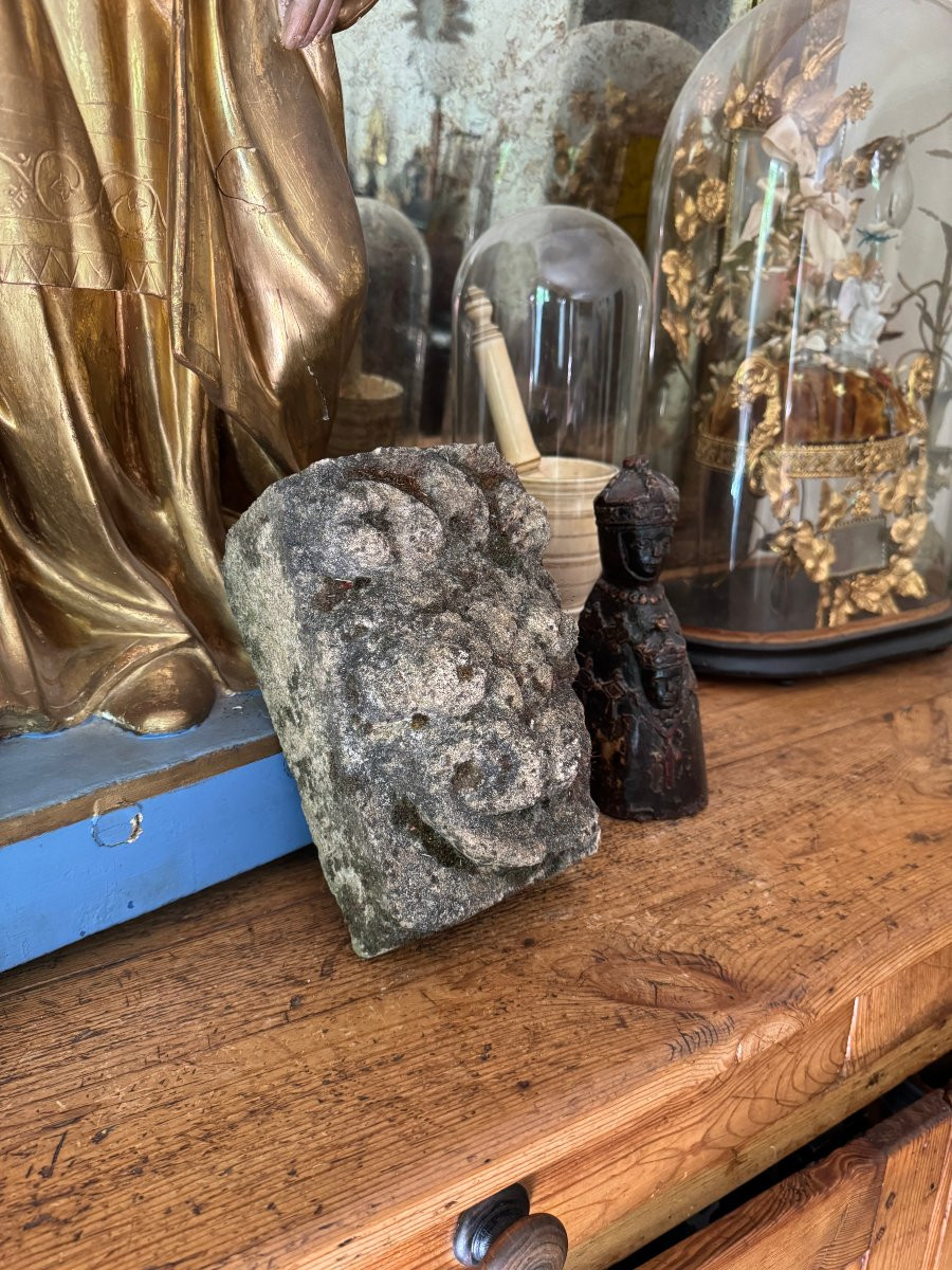 Chapiteau - T&ecirc;te grotesque de Diable en pierre sculpt&eacute;e &ndash; Fragment de modillon &ndash; Haute &eacute;poque-photo-7