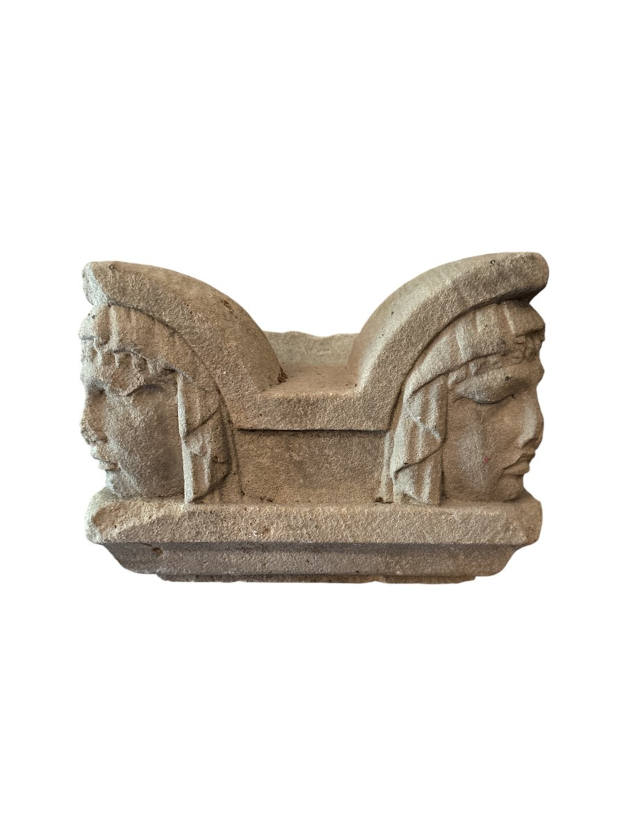 Statuaire M&eacute;di&eacute;val , Fragment architectural sculpt&eacute; &ndash; Visages de vierges voil&eacute;es - Haute &eacute;poque