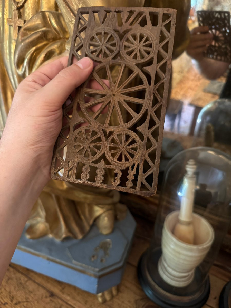 Museum - Large Carved Lace Folder - “at The Wheels Of Destiny” - Folk Art - Auvergne -photo-5