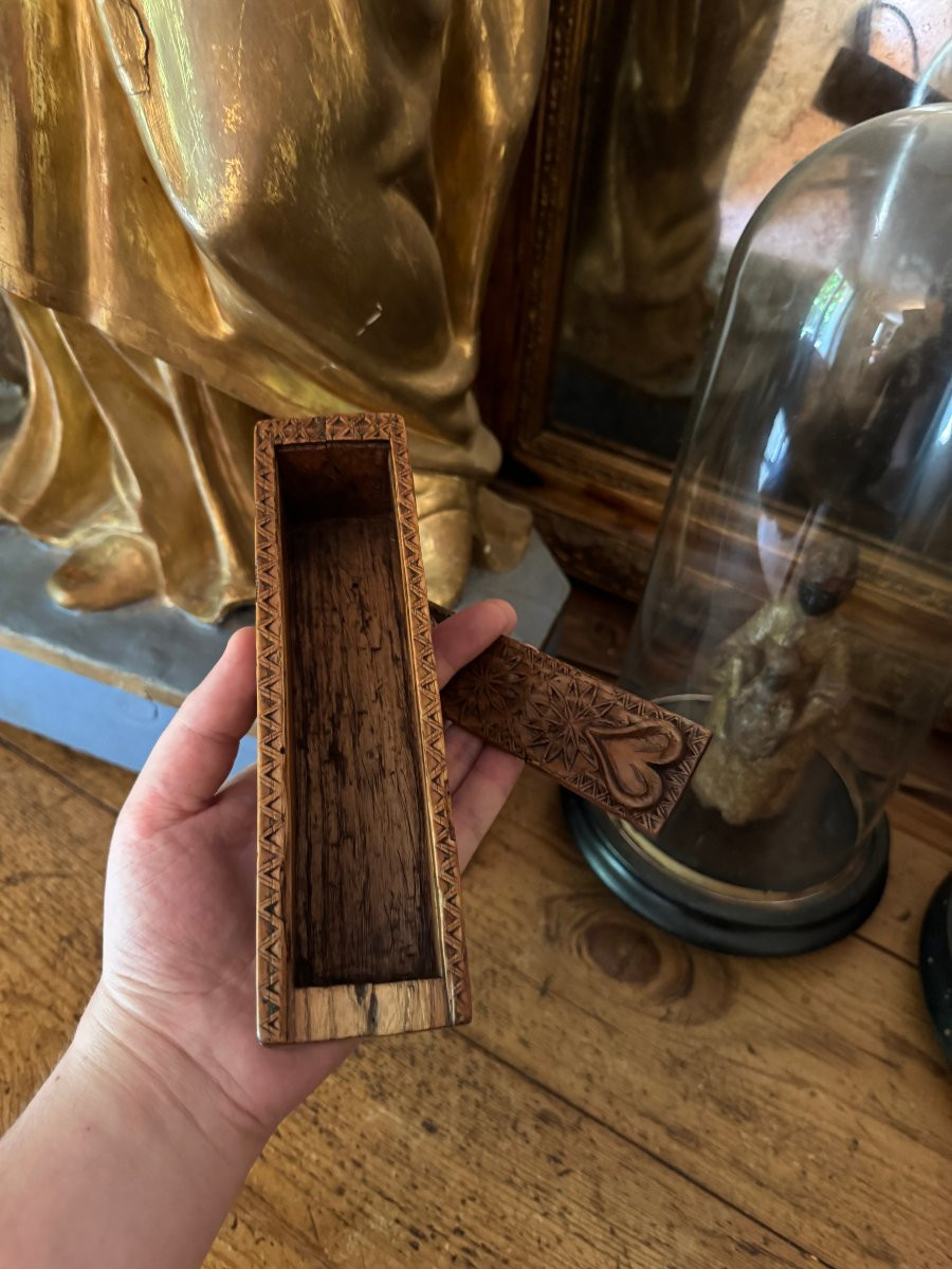 Petit Coffret de dentelli&egrave;re sculpt&eacute; &ndash; Petite bo&icirc;te d&rsquo;amour &ndash; Art populaire &ndash; Coffre &ndash; Auvergne-photo-4