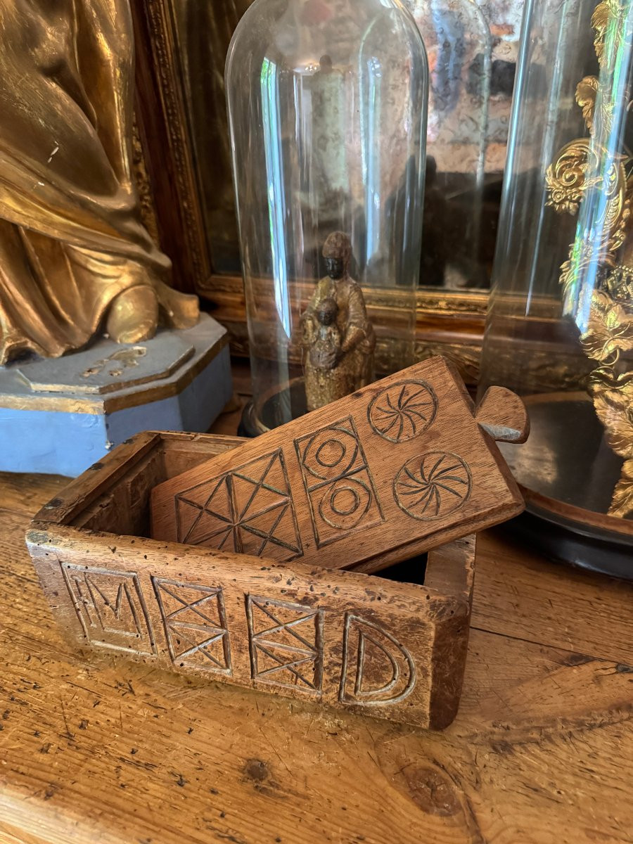 Coffret monoxyle – Bois sculpté – Art populaire – Auvergne – Boîte – Coffre – Art primitif-photo-2