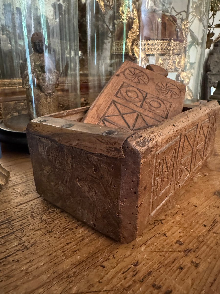 Coffret monoxyle – Bois sculpté – Art populaire – Auvergne – Boîte – Coffre – Art primitif-photo-4