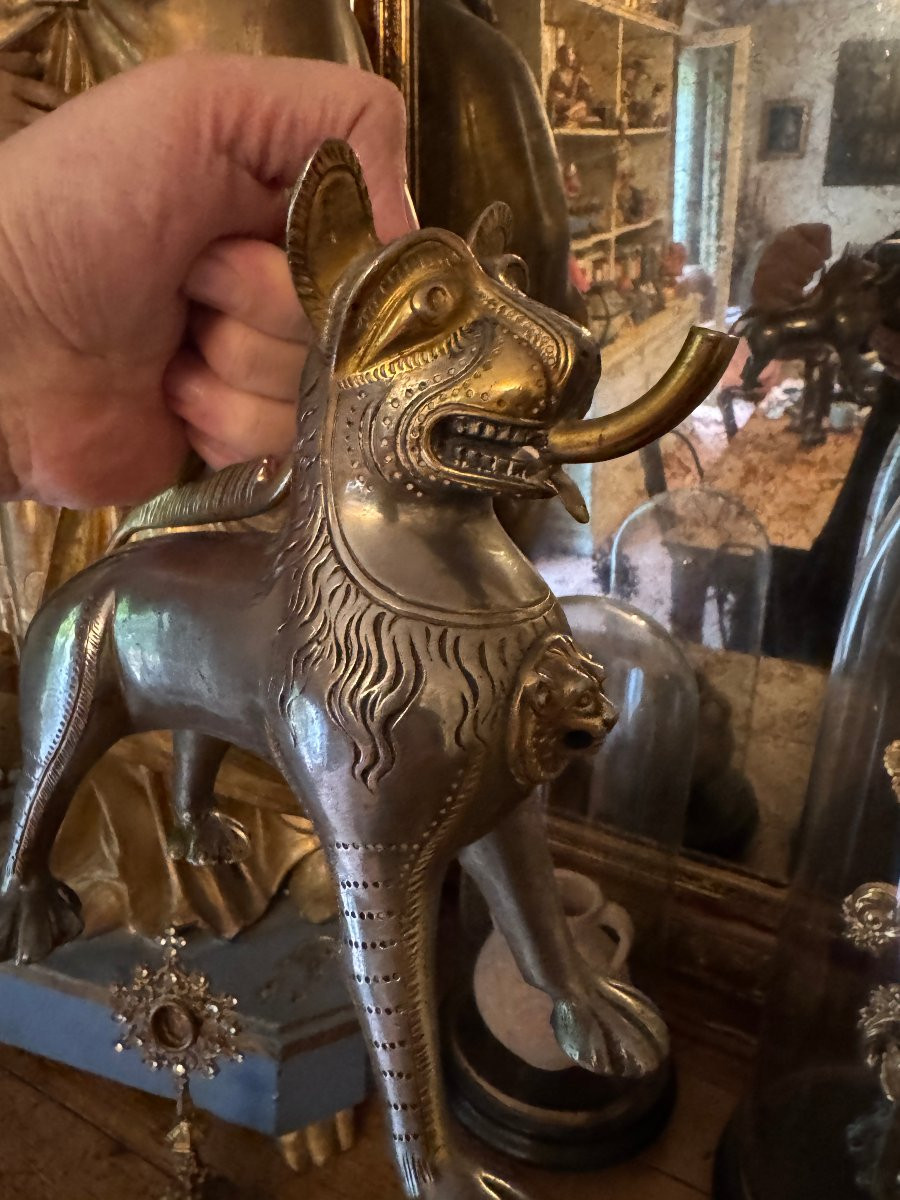 Large Zoomorphic Aquamanile – Silver And Gilt Bronze – Fantastic Creature, Lion – Haute époque-photo-8