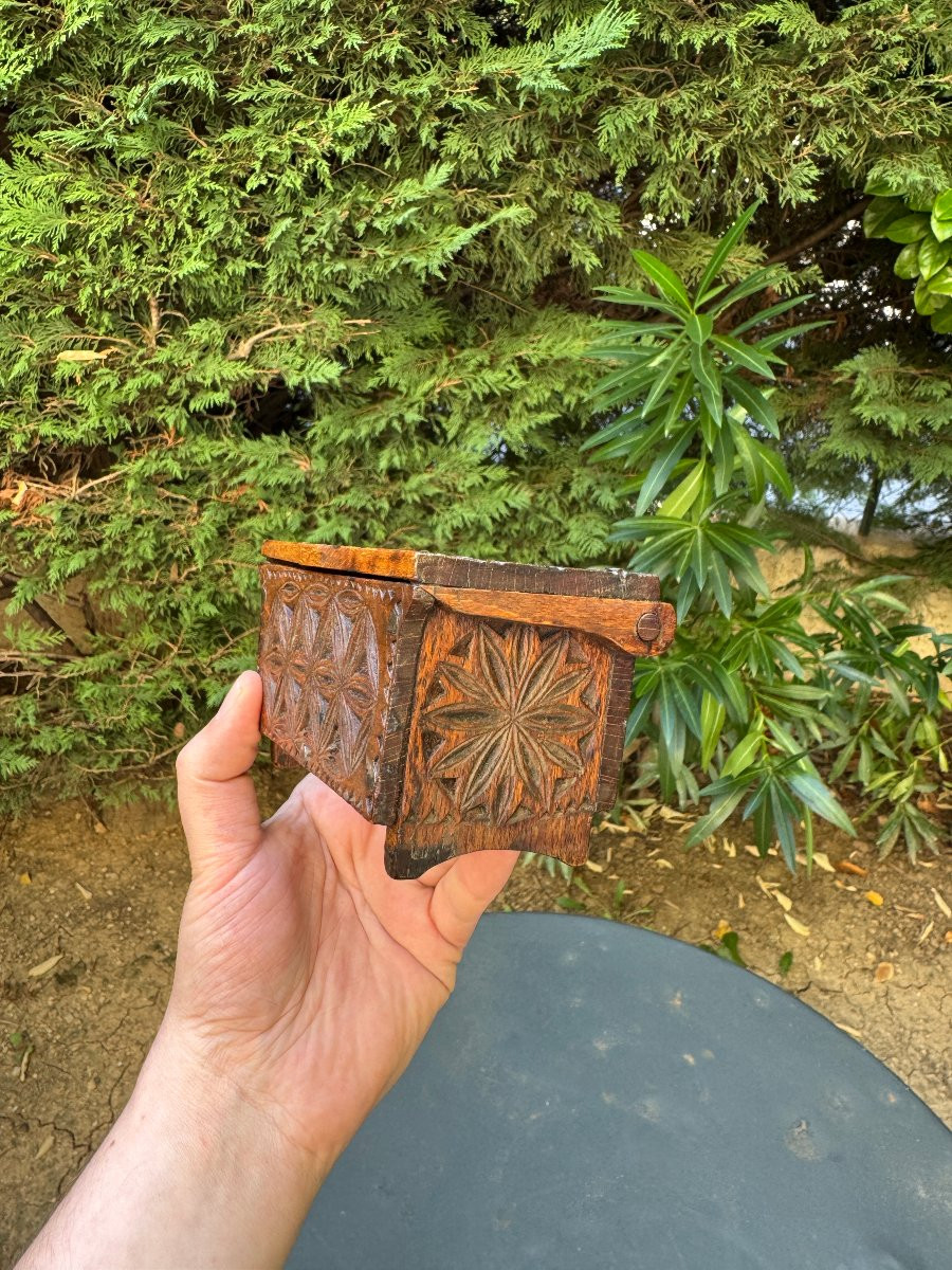 Small Carved Chest – Lacemaker’s Box, Love Box – Folk Art – Auvergne-photo-3