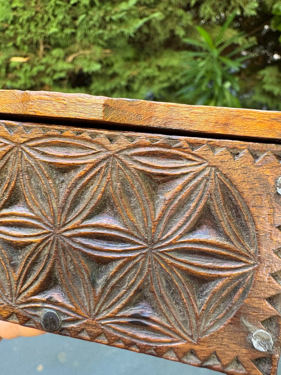 Small Carved Chest – Lacemaker’s Box, Love Box – Folk Art – Auvergne-photo-1