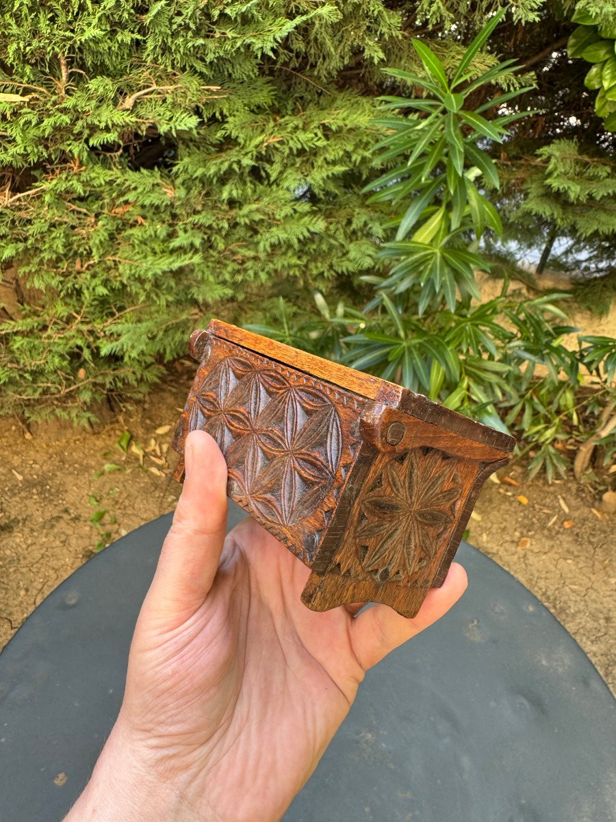 Small Carved Chest – Lacemaker’s Box, Love Box – Folk Art – Auvergne-photo-4
