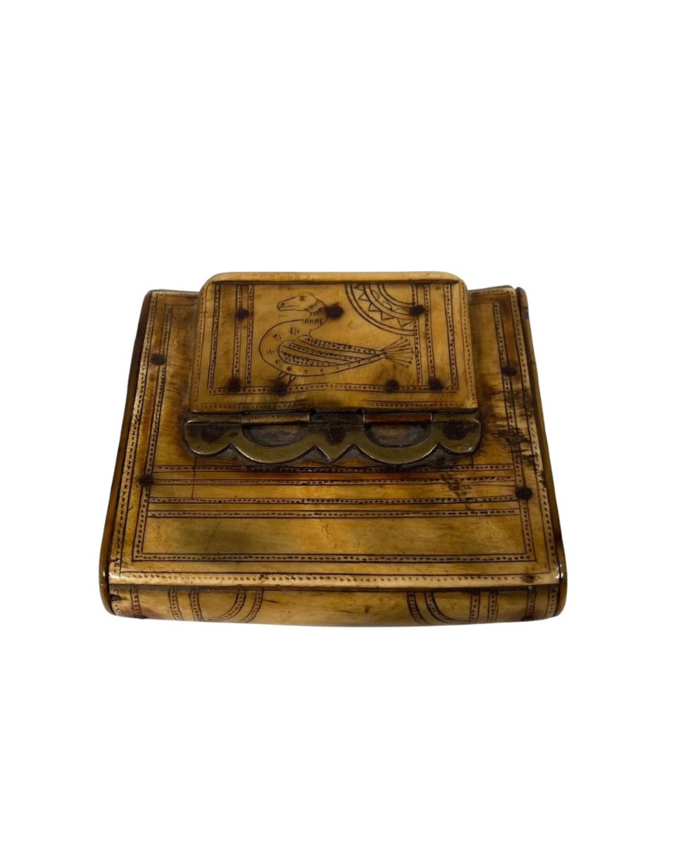 Mus&eacute;e - Tabati&egrave;re en corne , diable et cr&eacute;ature &ndash; Sc&egrave;ne de sauvetage &ndash; Art populaire &ndash; Ex voto-photo-2