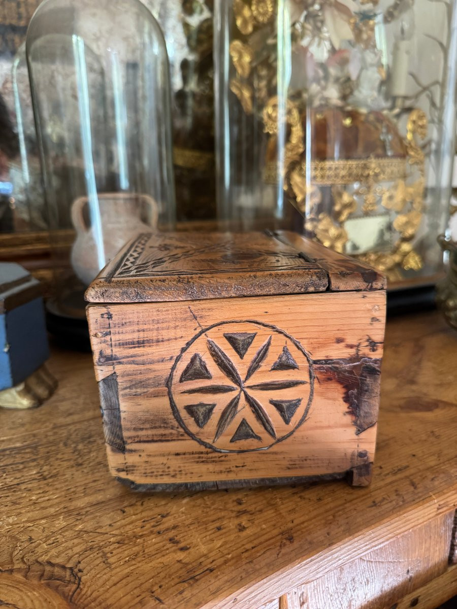 Monogrammed Box – Folk Art – Queyras – Chest, Knife-carved Love Box -photo-3