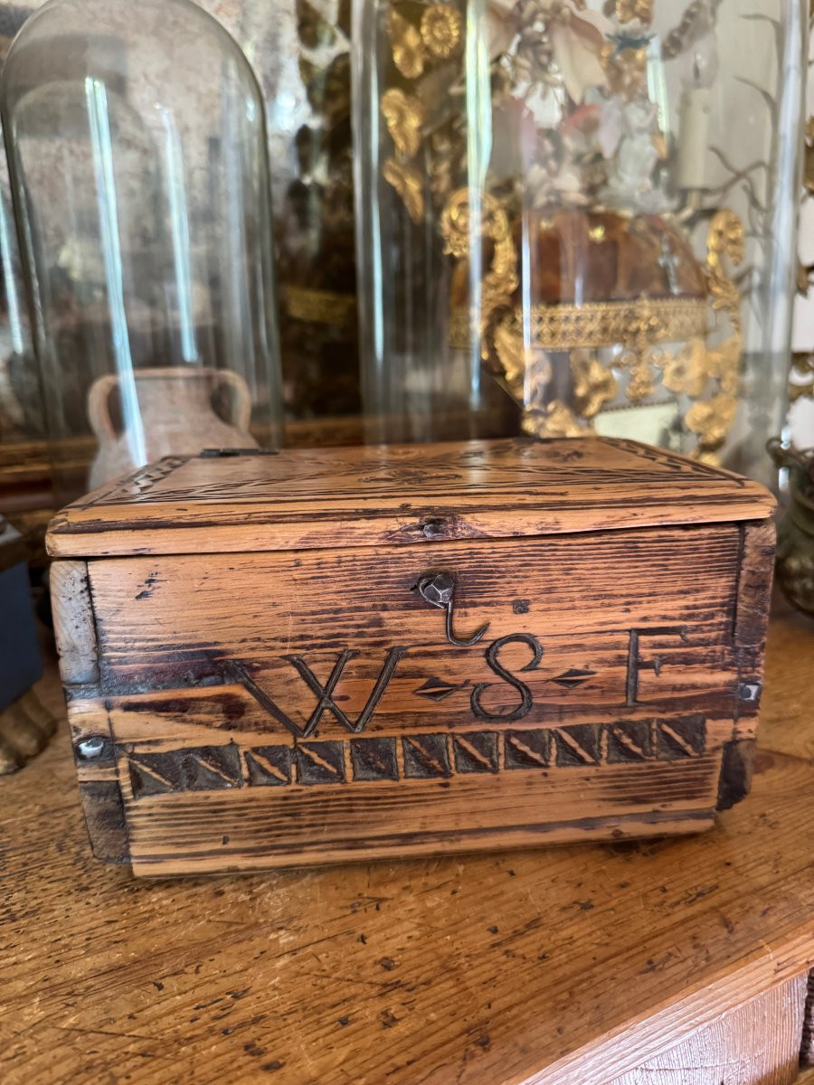 Monogrammed Box – Folk Art – Queyras – Chest, Knife-carved Love Box -photo-4