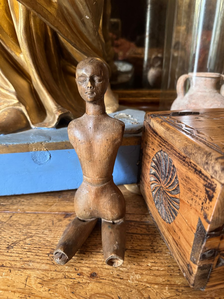 Sculpture – Small Carved Wooden Artist's Mannequin – Articulated Figure – Folk Art-photo-3