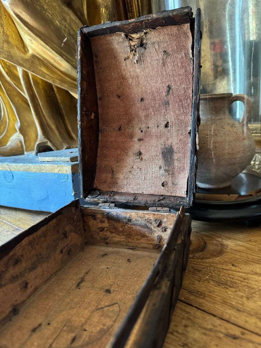 Mus&eacute;e &ndash; Coffret de messager &ndash; Cassette gothique &agrave; ferrures rivet&eacute;es &ndash; France &ndash; Haute &Eacute;poque-photo-7