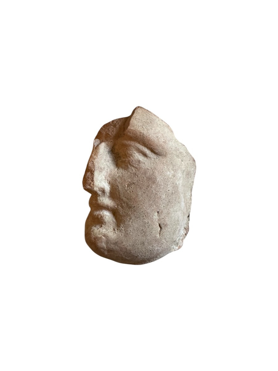 Artefact – Antiquité – Fragment de visage en terre cuite – Grande Grèce – Archéologie