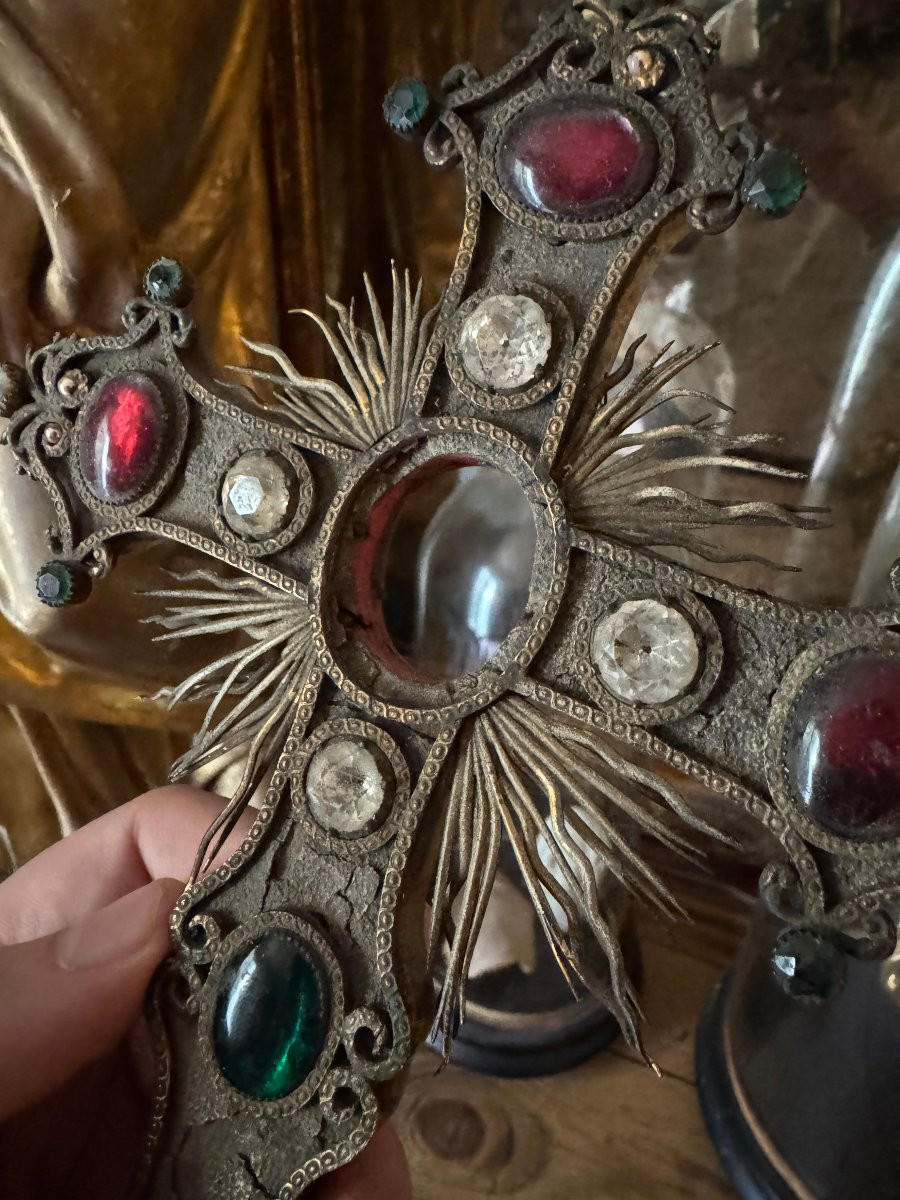 Grande Croix reliquaire – Porte-reliquaire à incrustations de cabochons - Bois doré - Relique-photo-2