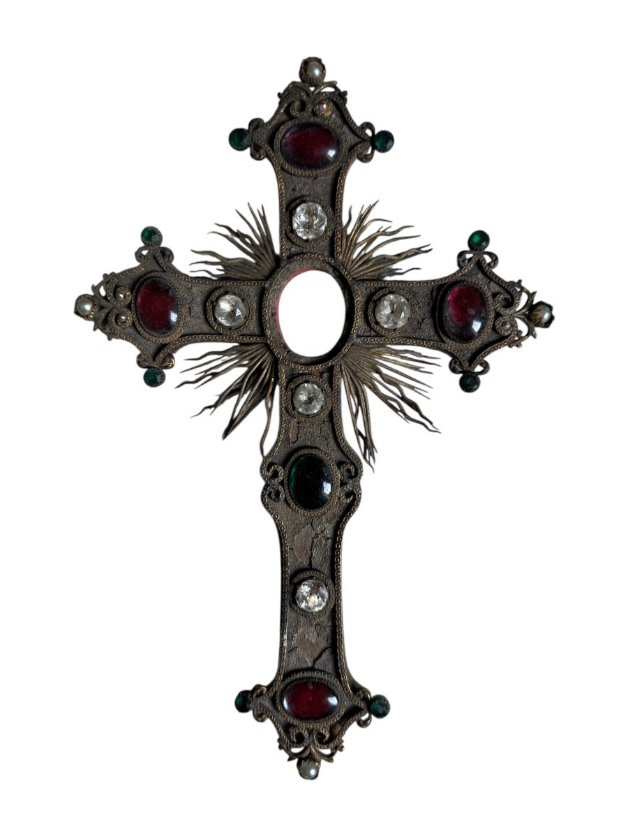 Grande Croix reliquaire – Porte-reliquaire à incrustations de cabochons - Bois doré - Relique