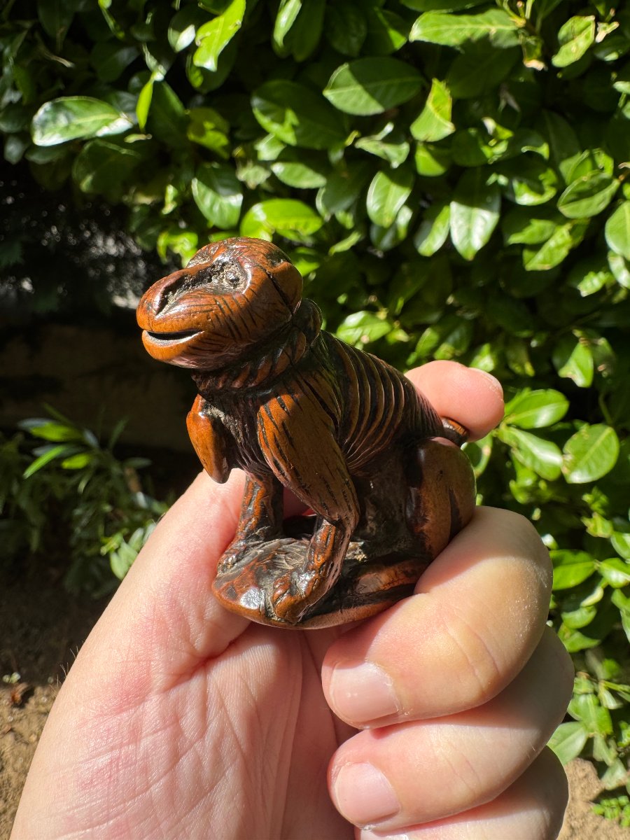 Netsuke – Singe acroupi (Saru) au collier de corde – Buis sculpté – Japon – Époque Edo-photo-5