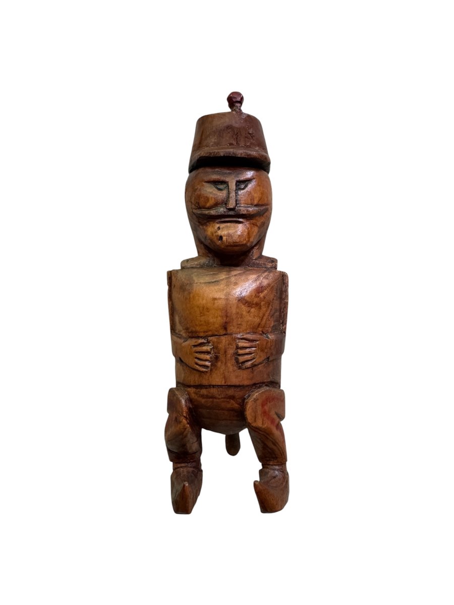 Secouette à tabac anthropomorphe - Le Militaire Crotteux  – Tabatière à système - Art populaire