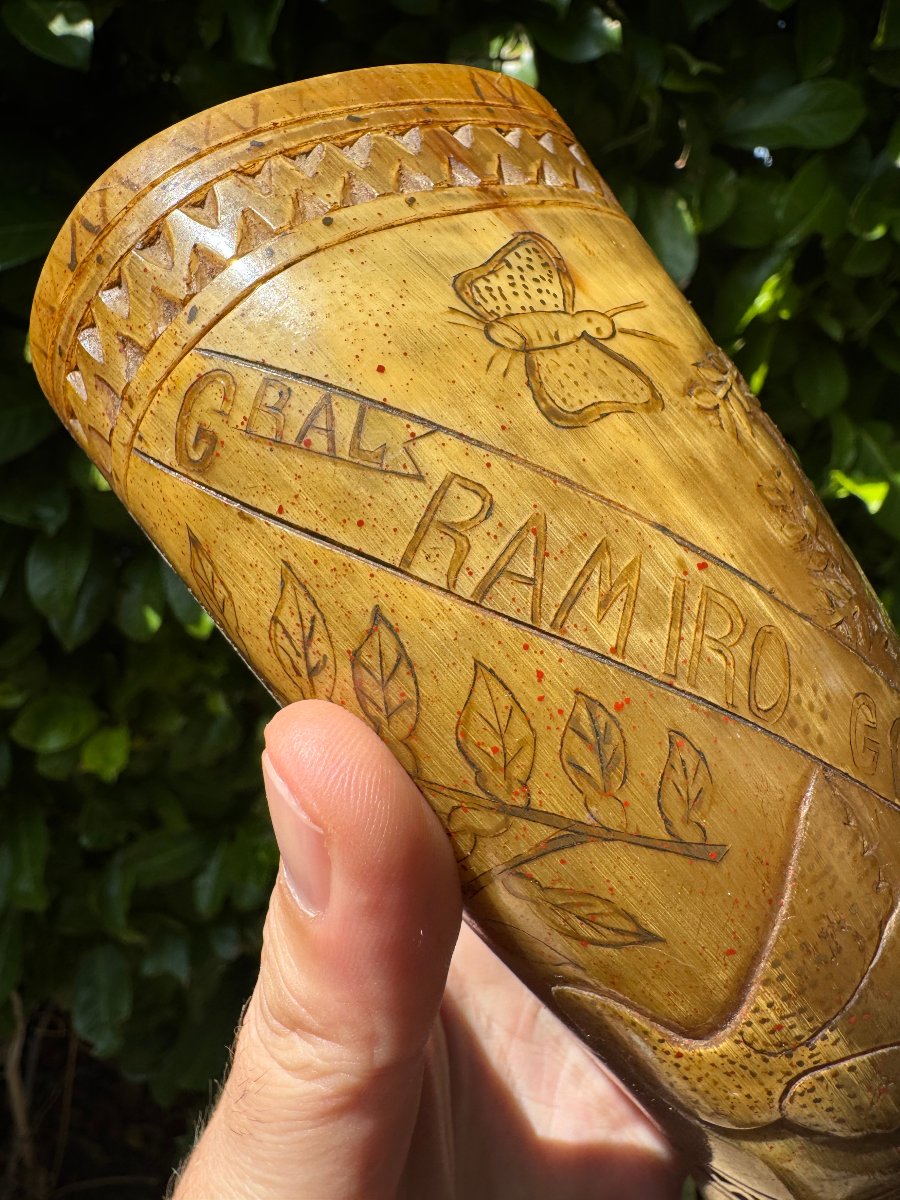 Tasse, coupe de chasse en corne sculptée – Décor héraldique et militaire – Art populaire-photo-6