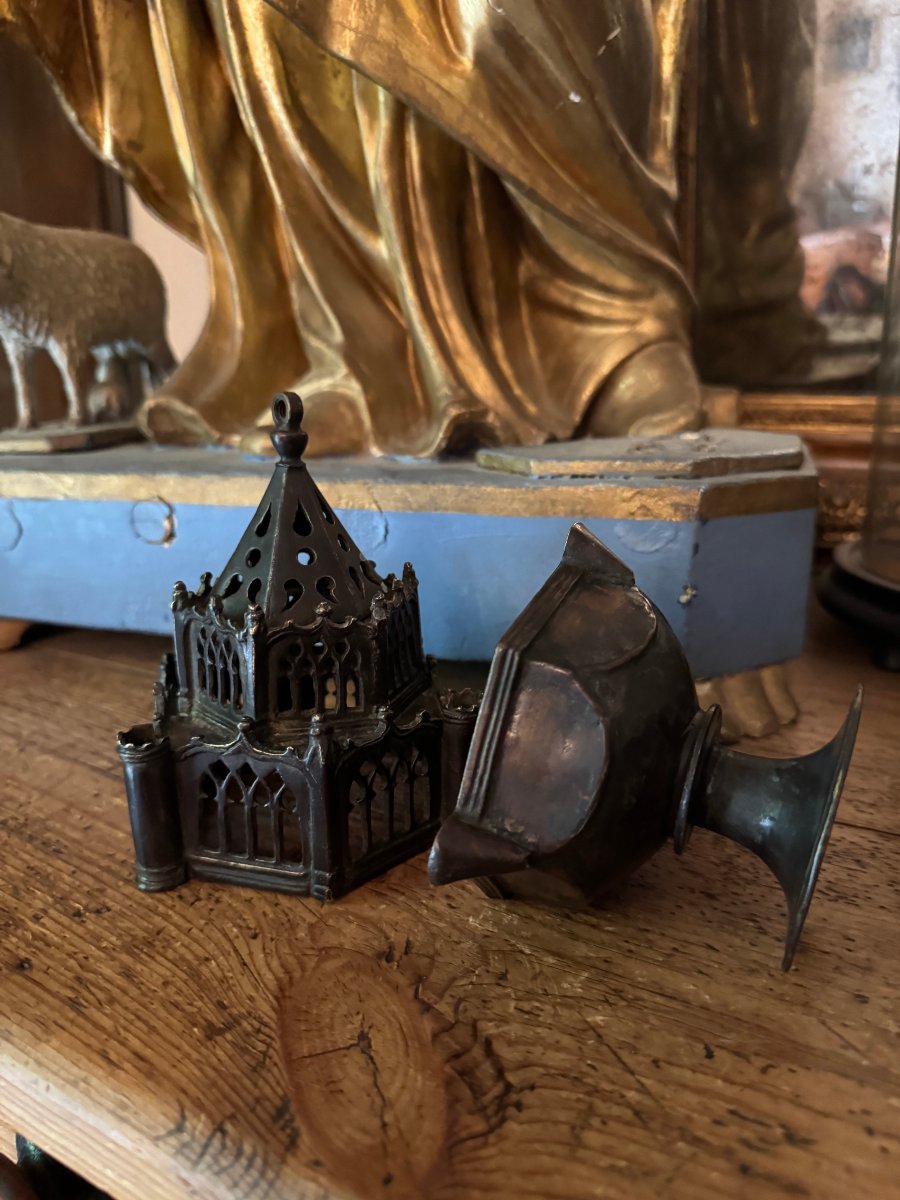  Mus&eacute;e &ndash; Orf&egrave;vrerie m&eacute;di&eacute;vale &ndash; Encensoir gothique en bronze &ndash; Haute &Eacute;poque-photo-3