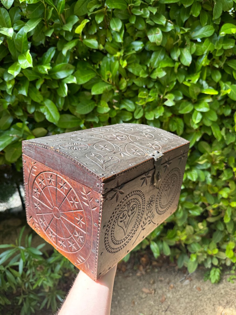 Chest – Lace-maker’s Box With Carved Design – Folk Art – Love Box-photo-4