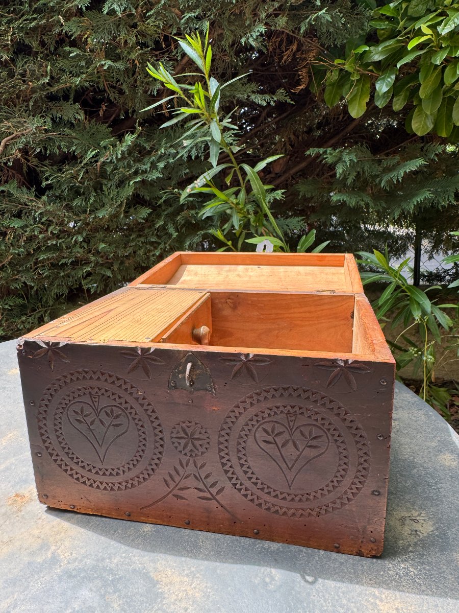 Chest – Lace-maker’s Box With Carved Design – Folk Art – Love Box-photo-4