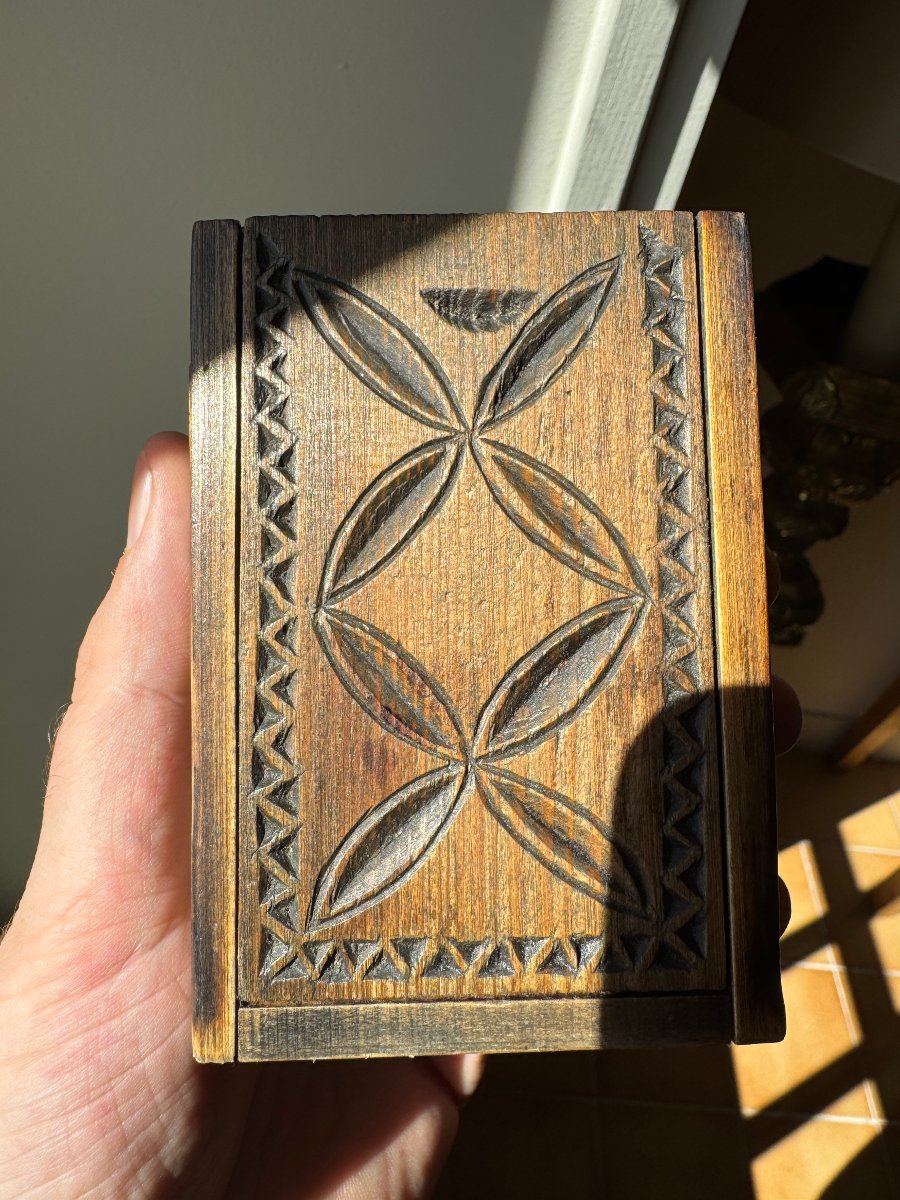 Lace-maker's Box - Box Of Love – Small Carved Lace-maker's Box – Folk Art-photo-5