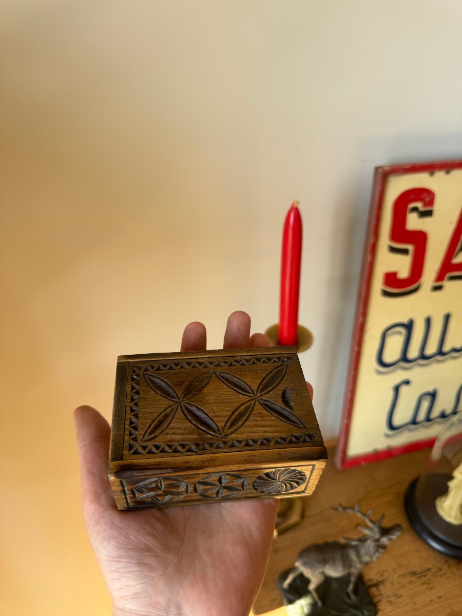 Lace-maker's Box - Box Of Love – Small Carved Lace-maker's Box – Folk Art-photo-7