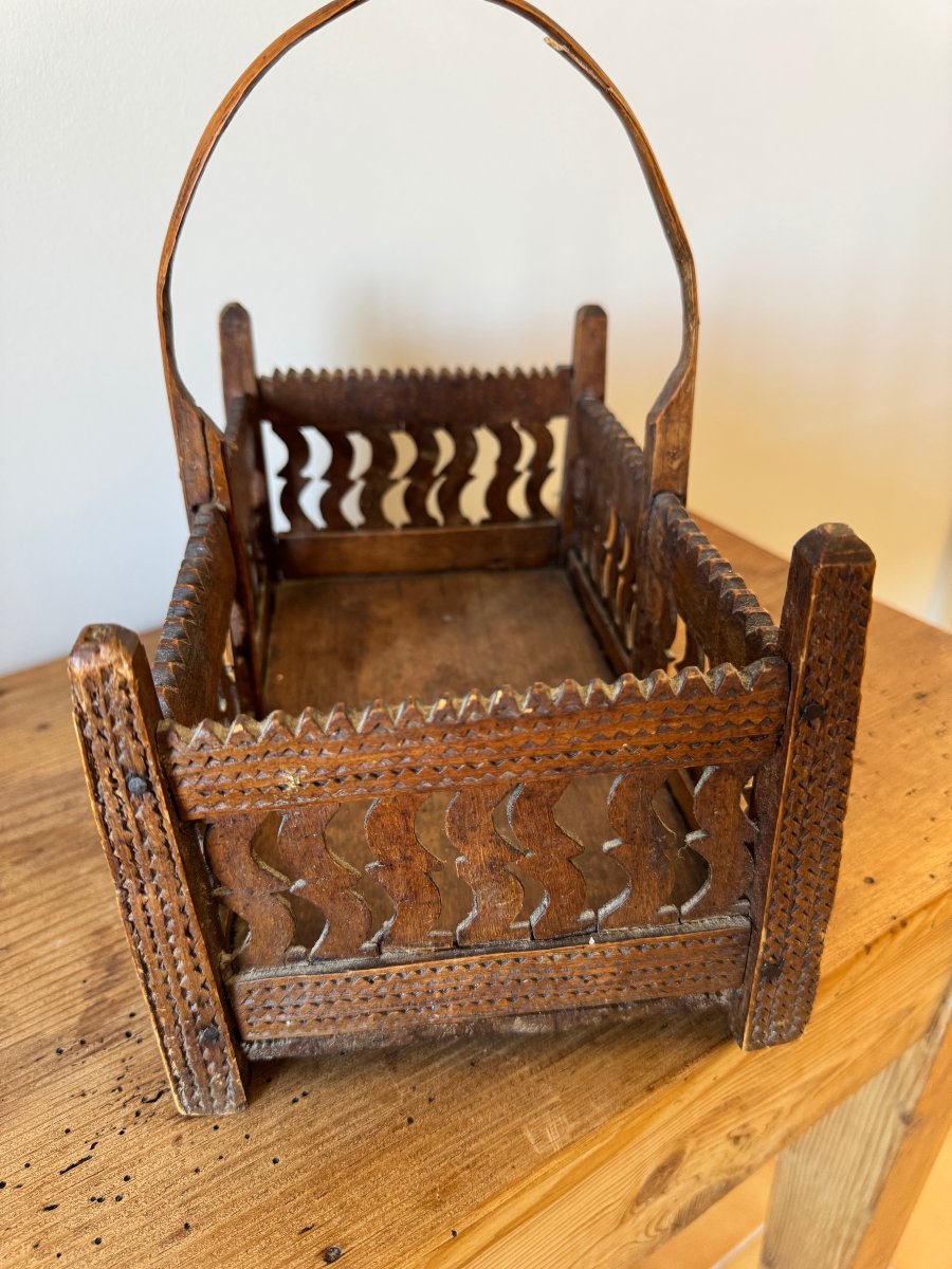Musée – Exceptionnel petit panier en bois sculpté au couteau et ajouré – Art populaire - Panier-photo-4