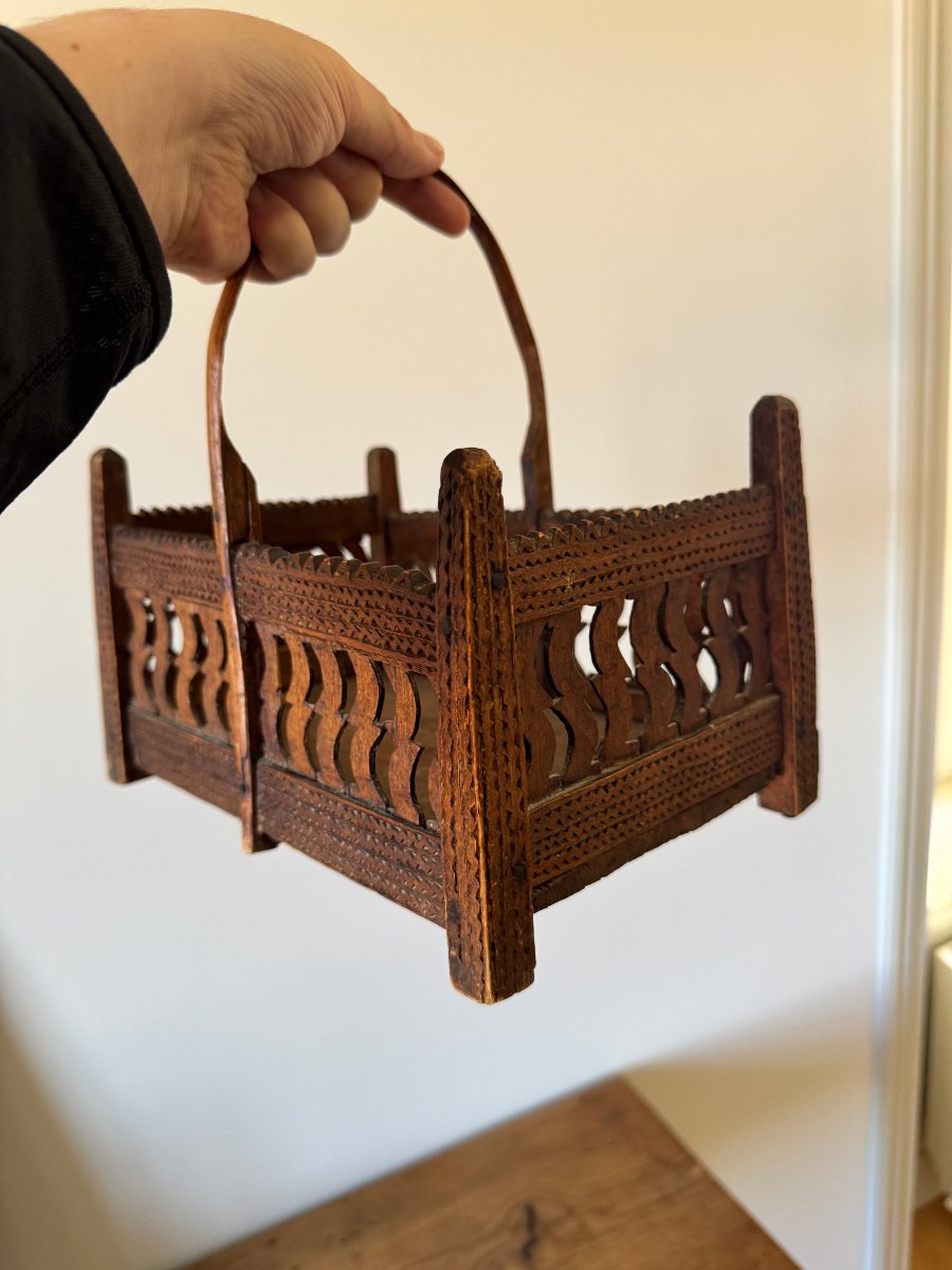 Musée – Exceptionnel petit panier en bois sculpté au couteau et ajouré – Art populaire - Panier-photo-2