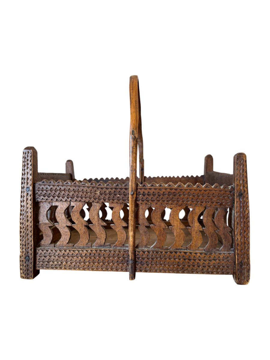 Musée – Exceptionnel petit panier en bois sculpté au couteau et ajouré – Art populaire - Panier