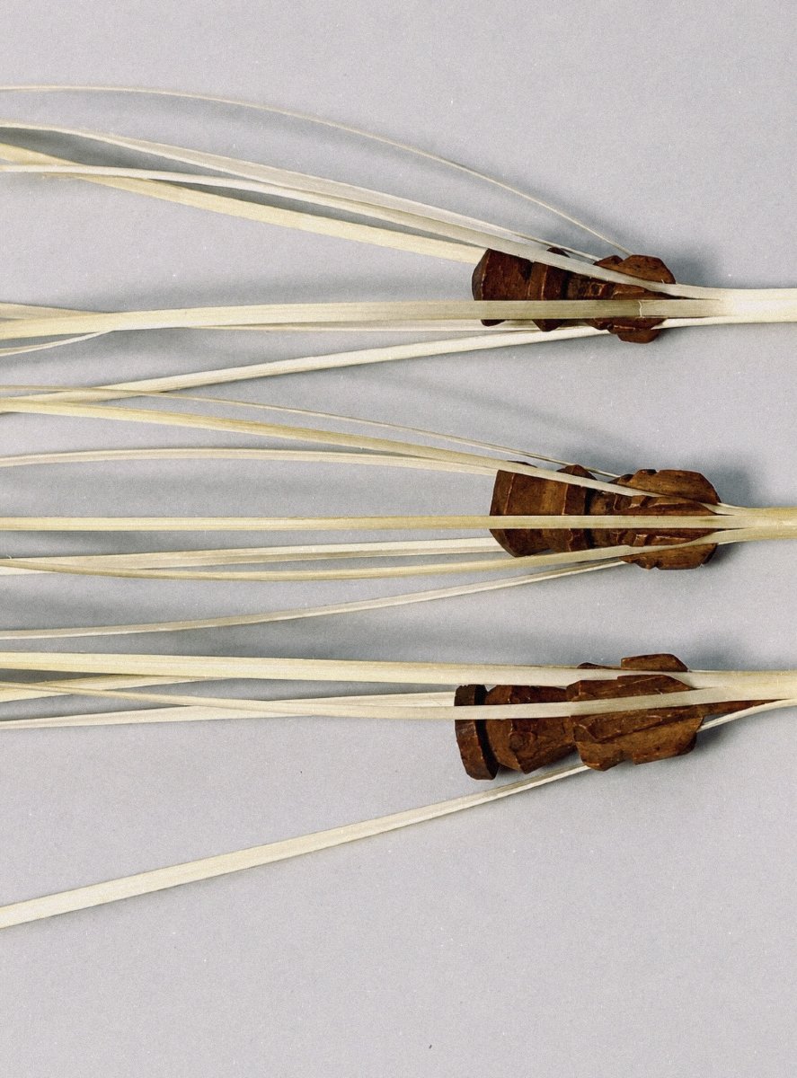 Minuscula – Musée – Lot de deux fendoirs à paille sculptés en buis – Art populaire-photo-7