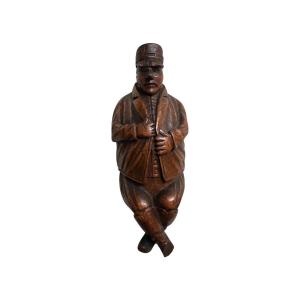 Musée – Tabatière anthropomorphe, secouette en bois sculpté – Homme en uniforme – Art populaire