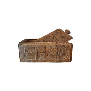 Coffret monoxyle – Bois sculpté – Art populaire – Auvergne – Boîte – Coffre – Art primitif