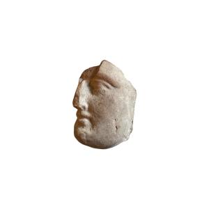 Artefact – Antiquité – Fragment de visage en terre cuite – Grande Grèce – Archéologie