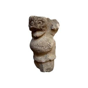 Fragment - Sculpture m&eacute;di&eacute;vale &ndash; Statuaire, cr&eacute;ature &ndash; Bestiaire &ndash; Cocatrix &ndash; Haute &Eacute;poque