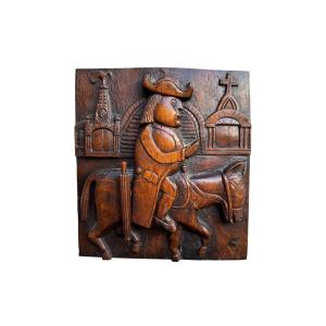 Bois sculpté – Art populaire – Panneau sculpté – Homme à cheval et église au coq