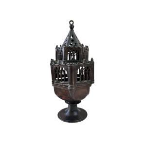 Musée – Orfèvrerie médiévale – Encensoir gothique en bronze – Haute Époque