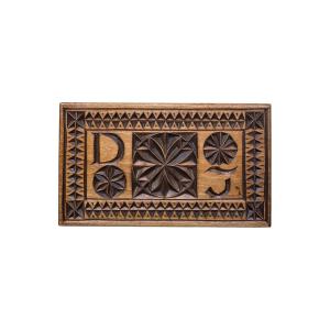 Plioir de dentellière sculpté au couteau – Rosaces et motifs géométriques – Art populaire