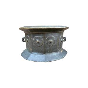 Museum - Decagonal Bronze Mortar – Medieval Islamic Art – Persia – High Period