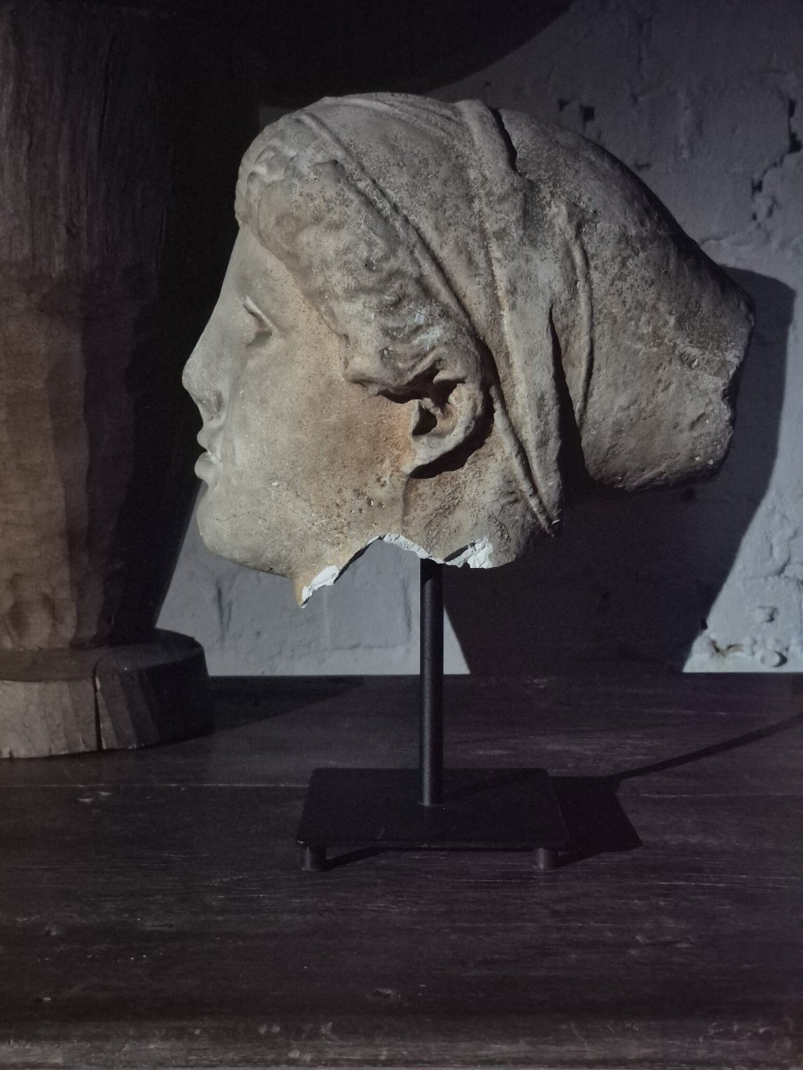 Fragment de tête en plâtre 'Sakkos'