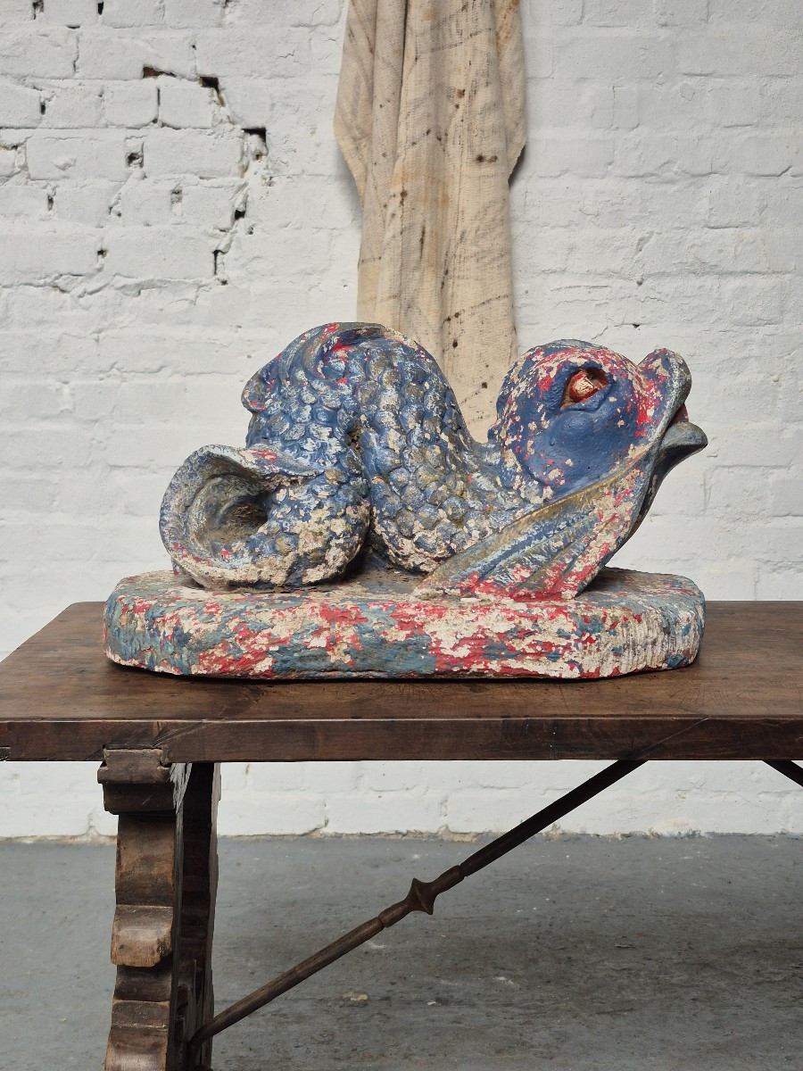 Sculpture de poisson en pierre