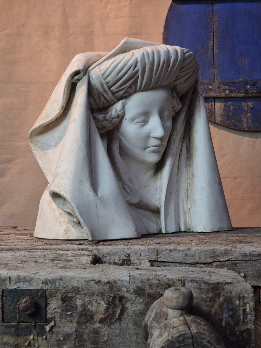 Buste en plâtre d’une femme gothique-photo-5