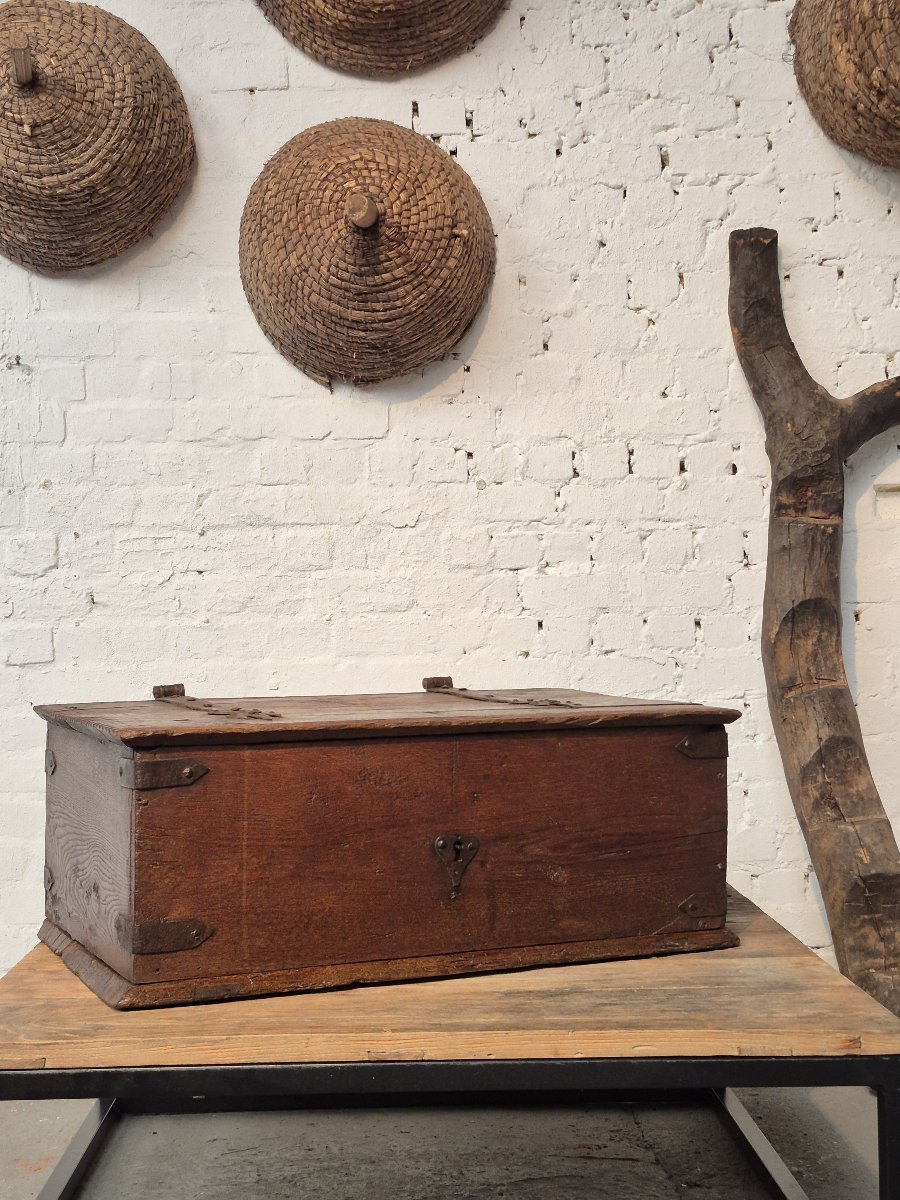 Coffret en chêne du XVIIe siècle