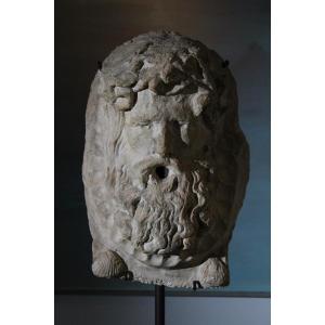 Sculpture en terre cuite de Poséidon