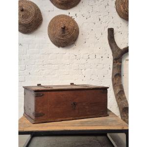 Coffret en chêne du XVIIe siècle