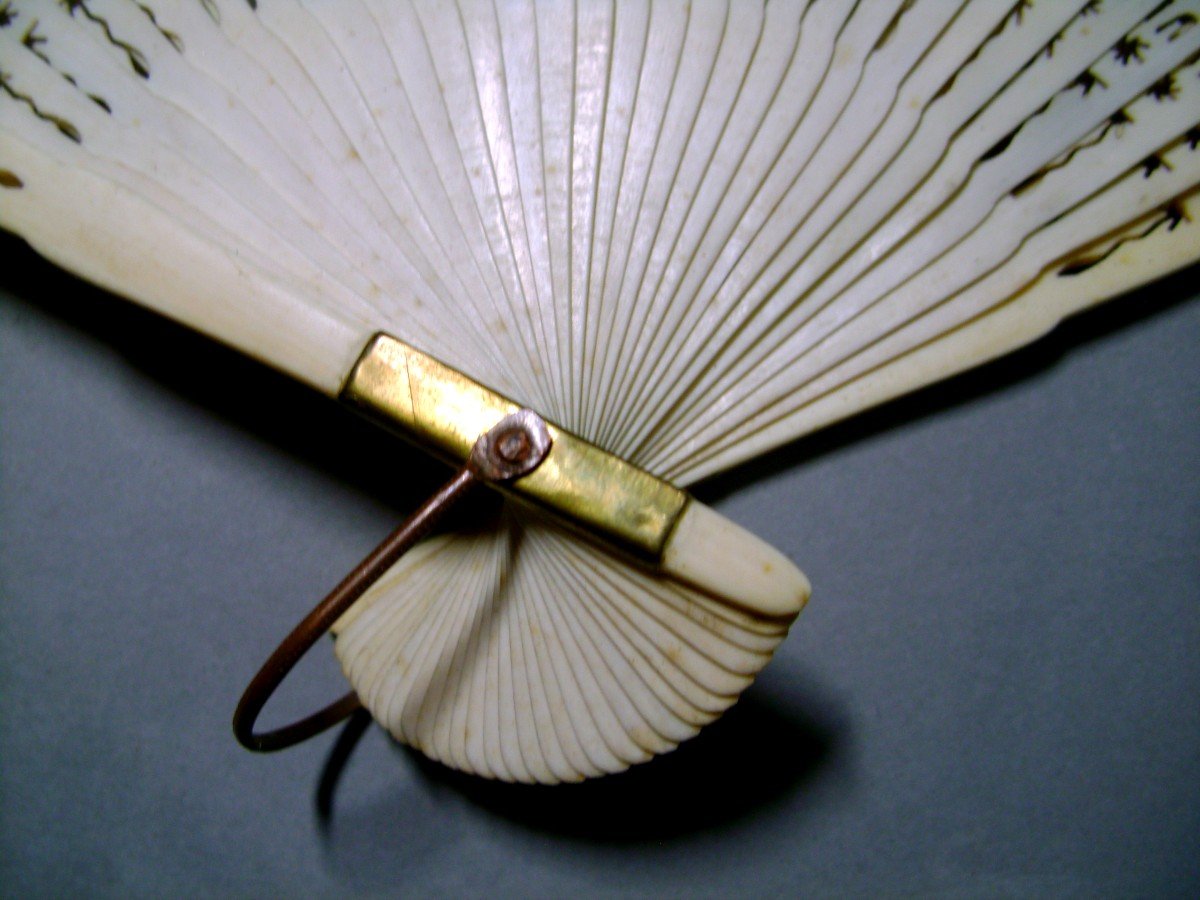 Ivory Fan. 19th Century China.-photo-2