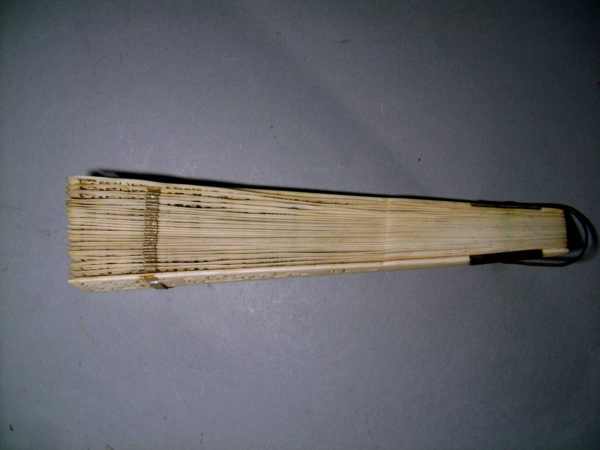 Ivory Fan. 19th Century China.-photo-2