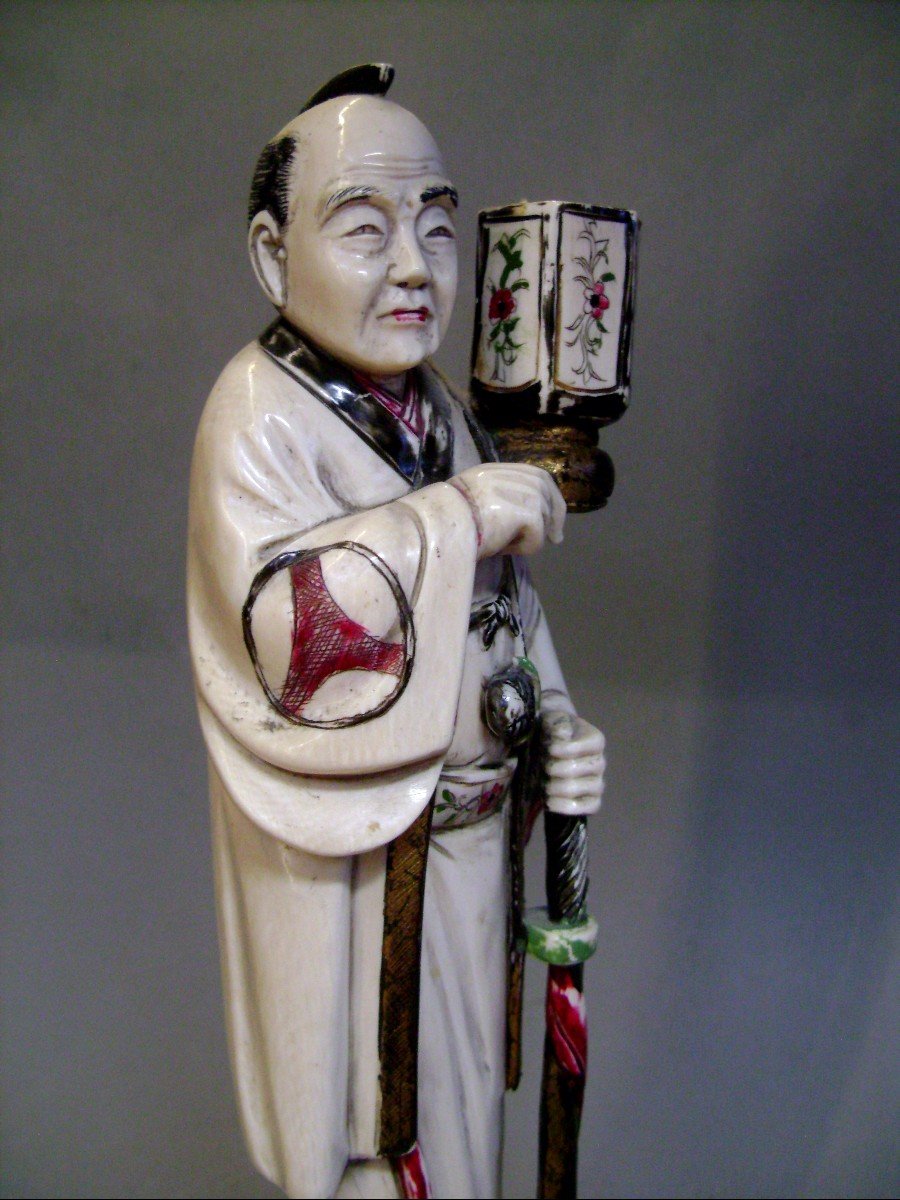 Okimono en ivoire. Samouraï à la lanterne. Japon époque Meiji (1868-1912 )-photo-3