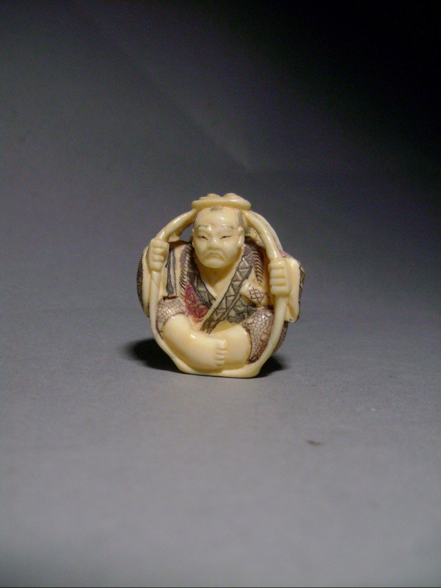 Ivory Netsuke. Traveler In A Basket. Japan Taishi Period (1912-1928)