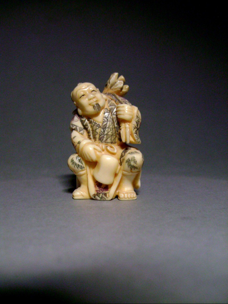 Netsuke en ivoire. Bûcheron. Japon Fin époque Taisho (1912-1928 )