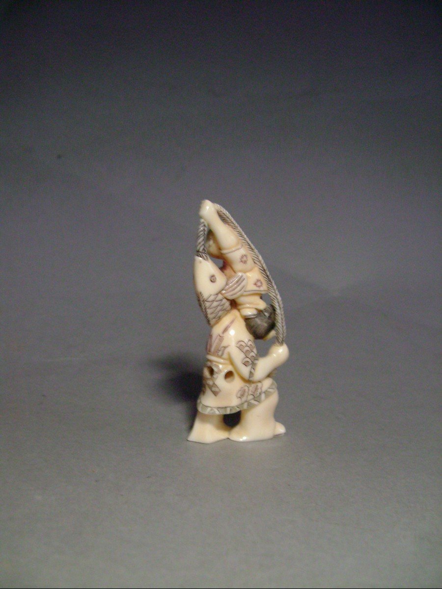 Netsuke In Ivory. Fisherman And His Son. Japan Taisho Period (1912-1928)-photo-3